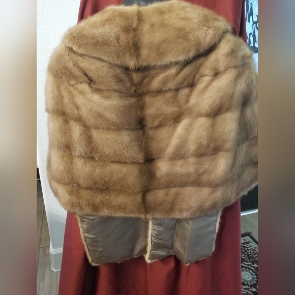 Vintage Autumn Haze EMBA Mink Shawl - Picture 3 of 7